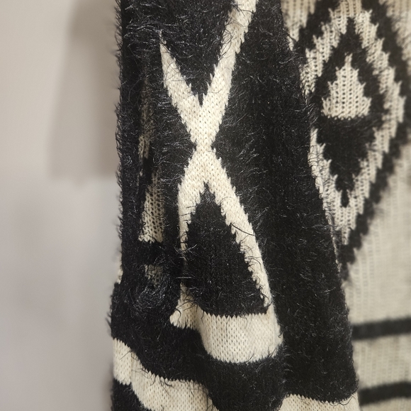 Parkhurst 🇨🇦 Fuzzy Sweater - Picture 10 of 10